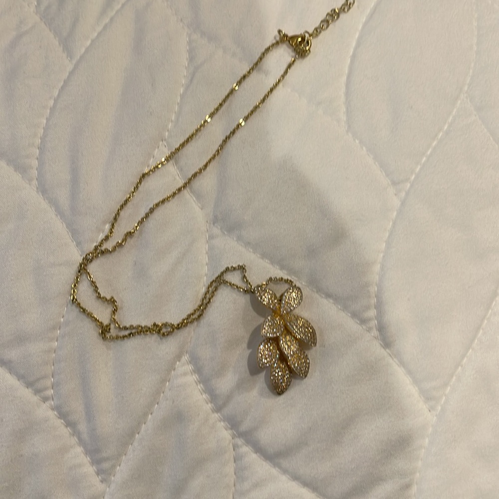 Pave set gold leaf pendant w chain